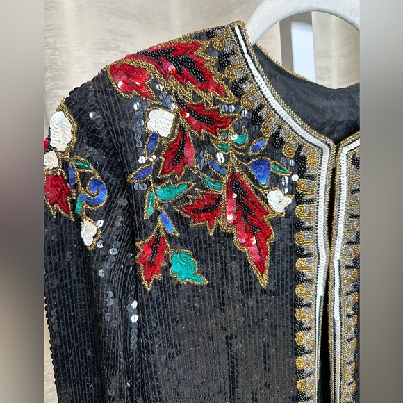 Vintage women’s black silk sequin evening jacket with red floral design. - Picture 9 of 17